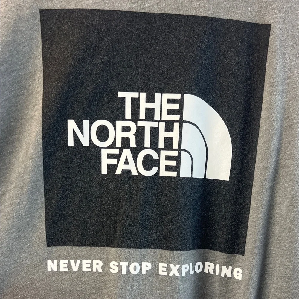 The North Face Men's Charcoal Long Sleeve Tee‎
